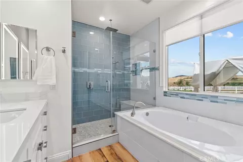 Bath - 39580 Avenida Arizona, Temecula, CA 92591 photo 2 of 5