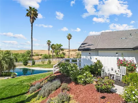 Exterior - 39580 Avenida Arizona, Temecula, CA 92591 photo 7 of 22