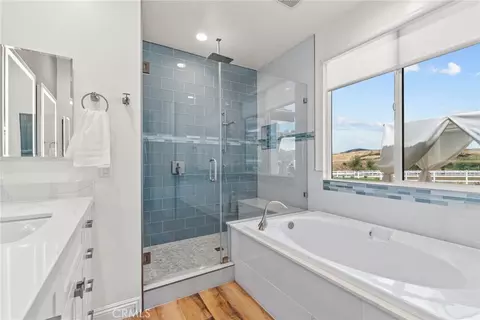 Bath - 39580 Avenida Arizona, Temecula, CA 92591 photo 2 of 5
