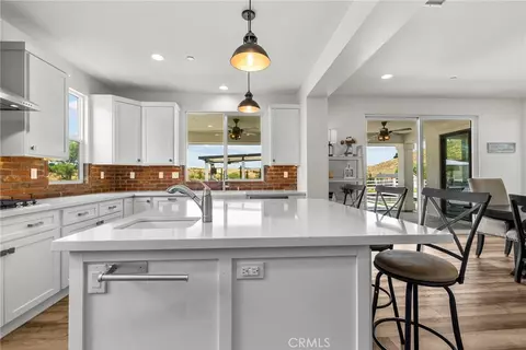 Kitchen - 39580 Avenida Arizona, Temecula, CA 92591 photo 5 of 6