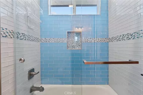 Bath - 39580 Avenida Arizona, Temecula, CA 92591 photo 4 of 5