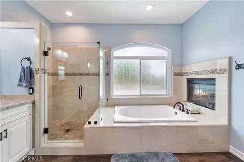 Bath - 31801 Valone Ct, Temecula, CA 92591 photo 4 of 6