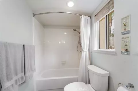 Bath - 31801 Valone Ct, Temecula, CA 92591 photo 2 of 6