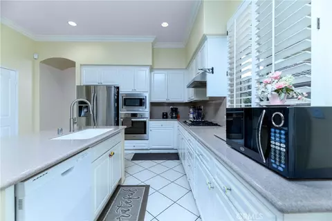 Kitchen - 41783 Niblick, Temecula, CA 92591 photo 2 of 4