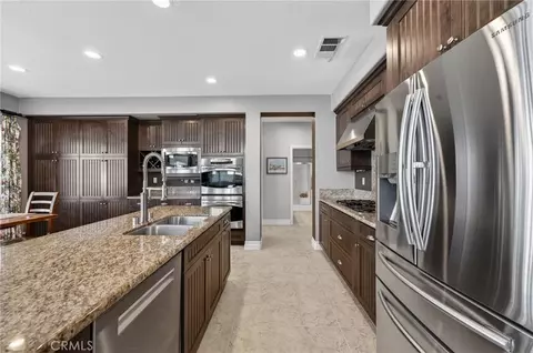 Entry Way - 32208 Cedar Crest Ct, Temecula, CA 92592 photo 4 of 9