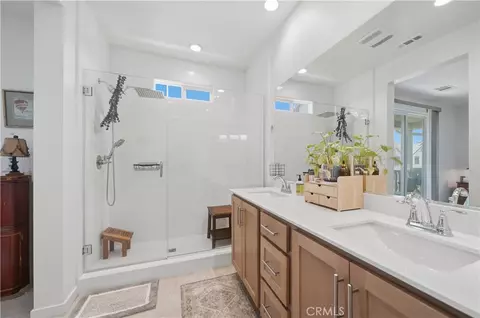 Bath - 39333 Corvina Ln, Temecula, CA 92591 photo 1 of 2