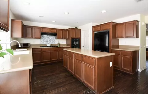 Kitchen - 35630 Bryce, Winchester, CA 92596 photo 2 of 3