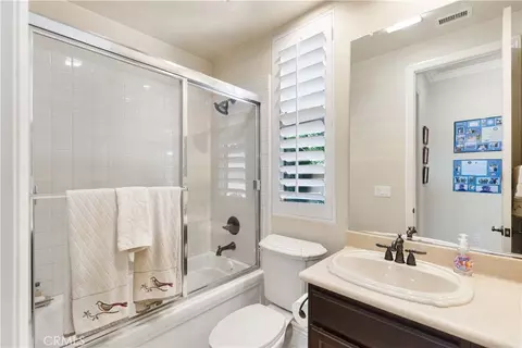 Bath - 3349 Mendenaro Ct, Fallbrook, CA 92028 photo 2 of 5