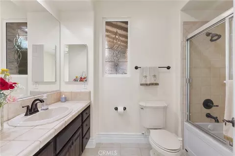 Bath - 3349 Mendenaro Ct, Fallbrook, CA 92028 photo 5 of 5