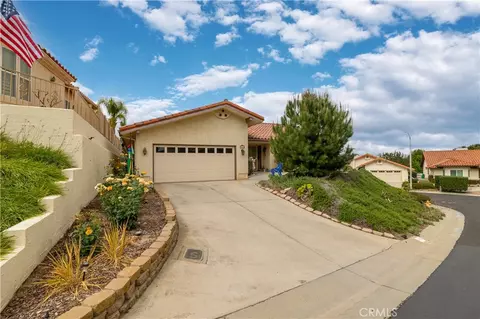 Exterior - 1113 Crescent Bnd, Fallbrook, CA 92028 photo 2 of 12