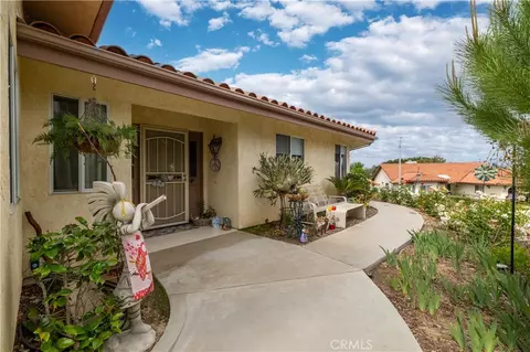 Exterior - 1113 Crescent Bnd, Fallbrook, CA 92028 photo 3 of 12
