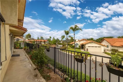 Exterior - 1113 Crescent Bnd, Fallbrook, CA 92028 photo 10 of 12
