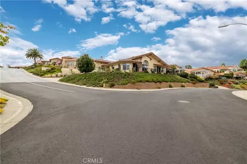 Exterior - 1113 Crescent Bnd, Fallbrook, CA 92028 photo 1 of 12