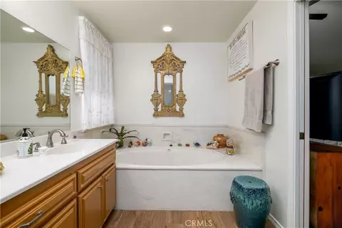 Bath - 1113 Crescent Bnd, Fallbrook, CA 92028 photo 3 of 3