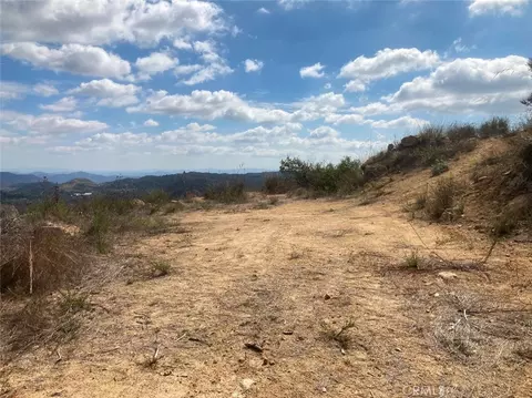 2 Daneri Ln, Temecula, CA 92590