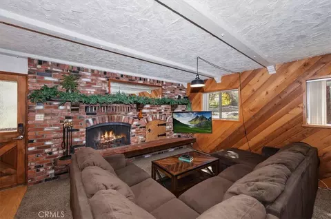 Living - 190 Spruce, Sugarloaf, CA 92386 photo 4 of 5