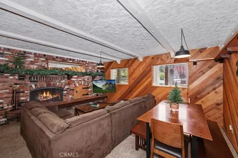 Living - 190 Spruce, Sugarloaf, CA 92386 photo 3 of 5