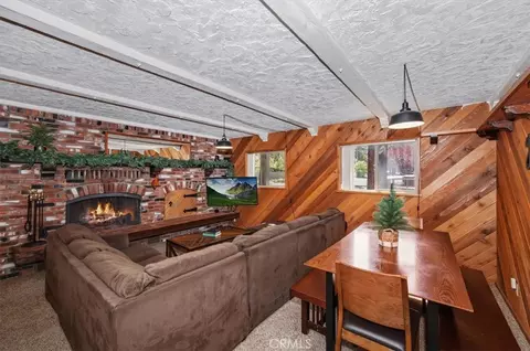 Living - 190 Spruce, Sugarloaf, CA 92386 photo 3 of 4