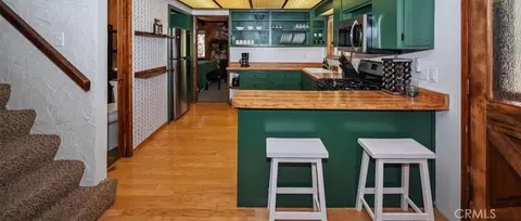 Kitchen - 190 Spruce, Sugarloaf, CA 92386 photo 6 of 6