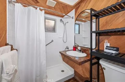 Bath - 190 Spruce, Sugarloaf, CA 92386 photo 1 of 2