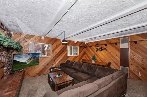 Living - 190 Spruce, Sugarloaf, CA 92386 photo 2 of 4