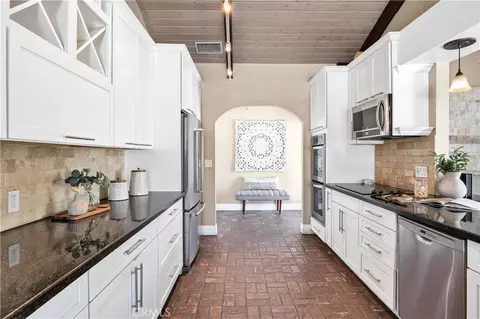 Kitchen - 29420 Ynez Rd, Temecula, CA 92592 photo 3 of 4