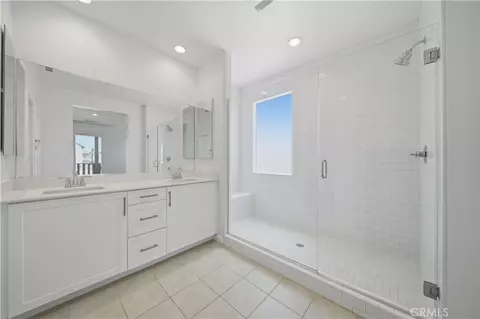 Bath - 32841 Tannat Dr, Temecula, CA 92591 photo 2 of 3