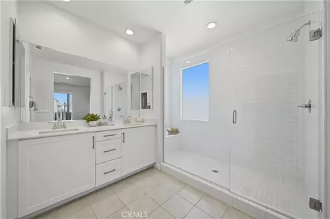 Bath - 32841 Tannat Dr, Temecula, CA 92591 photo 1 of 3