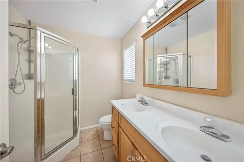 Bath - 43970 Moonlighting Dr, Hemet, CA 92544 photo 1 of 2
