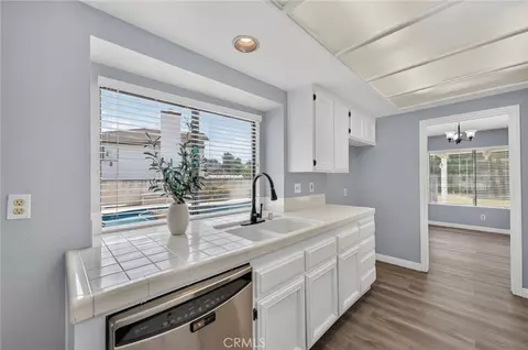 Kitchen - 41339 Yuba, Temecula, CA 92591 photo 2 of 2