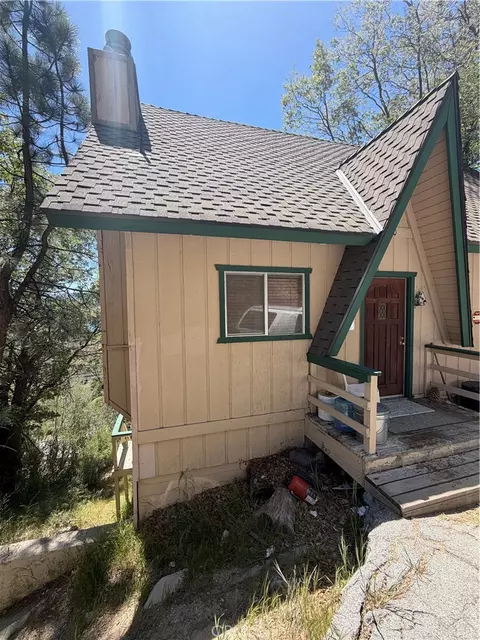 28800 Zion Dr, Lake Arrowhead, CA 92352