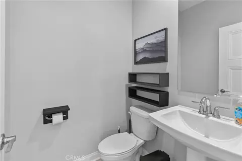Bath - 32063 Dayspring Way, Temecula, CA 92591 photo 1 of 2
