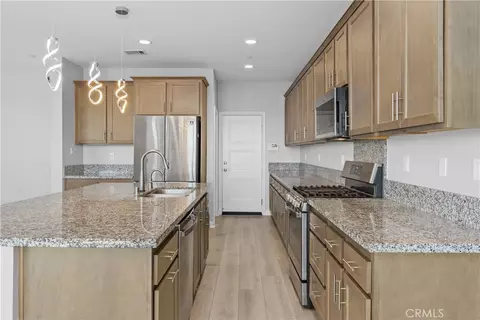 Kitchen - 32063 Dayspring Way, Temecula, CA 92591 photo 2 of 4