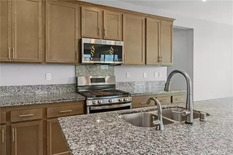 Kitchen - 32063 Dayspring Way, Temecula, CA 92591 photo 3 of 4