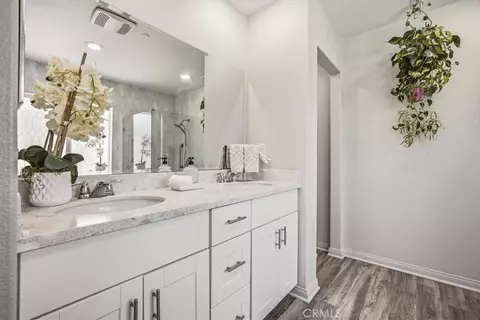 Bath - 433 Willow, Perris, CA 92570 photo 2 of 5