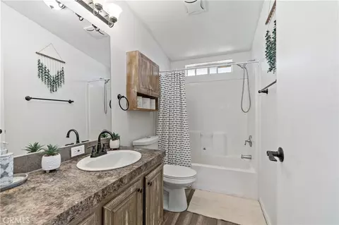 Bath - 61375 Leslie Ln, Landers, CA 92285 photo 3 of 4