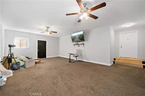 Living - 61375 Leslie Ln, Landers, CA 92285 photo 6 of 6