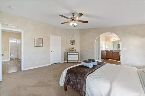 Bedroom - 61375 Leslie Ln, Landers, CA 92285 photo 2 of 8