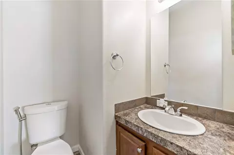 Bath - 61375 Leslie Ln, Landers, CA 92285 photo 4 of 4