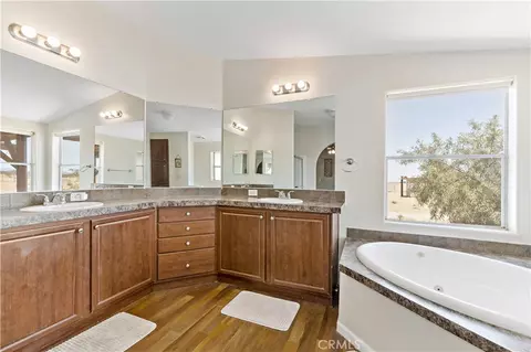 Bath - 61375 Leslie Ln, Landers, CA 92285 photo 2 of 4