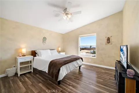 Bedroom - 61375 Leslie Ln, Landers, CA 92285 photo 6 of 8