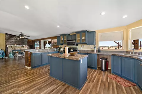 Kitchen - 61375 Leslie Ln, Landers, CA 92285 photo 3 of 5