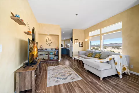 Living - 61375 Leslie Ln, Landers, CA 92285 photo 3 of 6