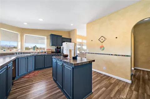 Kitchen - 61375 Leslie Ln, Landers, CA 92285 photo 5 of 5