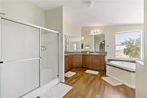 Bath - 61375 Leslie Ln, Landers, CA 92285 photo 1 of 4