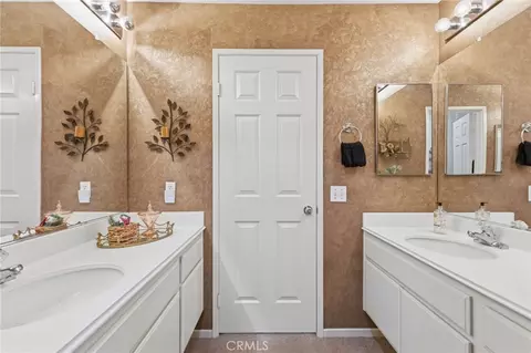 Bath - 41216 Coghill Dr, Temecula, CA 92591 photo 4 of 7