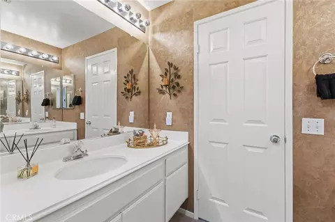 Bath - 41216 Coghill Dr, Temecula, CA 92591 photo 5 of 7