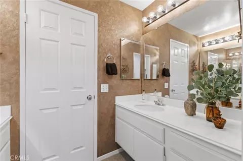 Bath - 41216 Coghill Dr, Temecula, CA 92591 photo 6 of 7