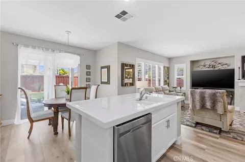 Kitchen - 41216 Coghill Dr, Temecula, CA 92591 photo 4 of 6