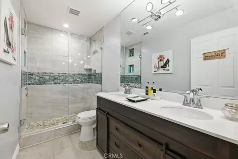 Bath - 37527 Persimmon, Palmdale, CA 93551 photo 2 of 4